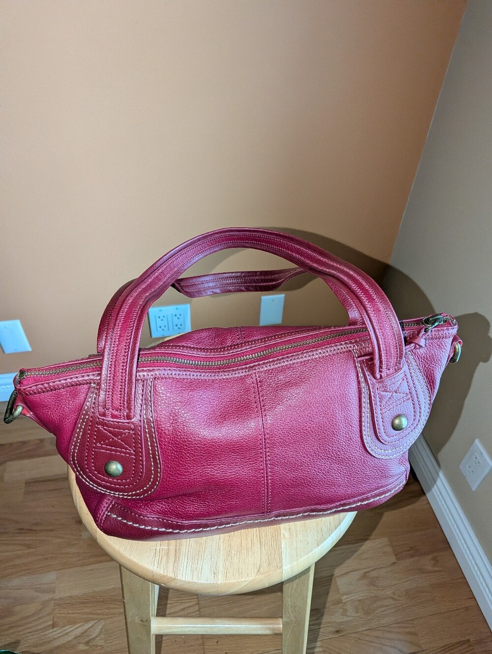 the sak Classic Women's Leather Shoulder Bag - Burgundy